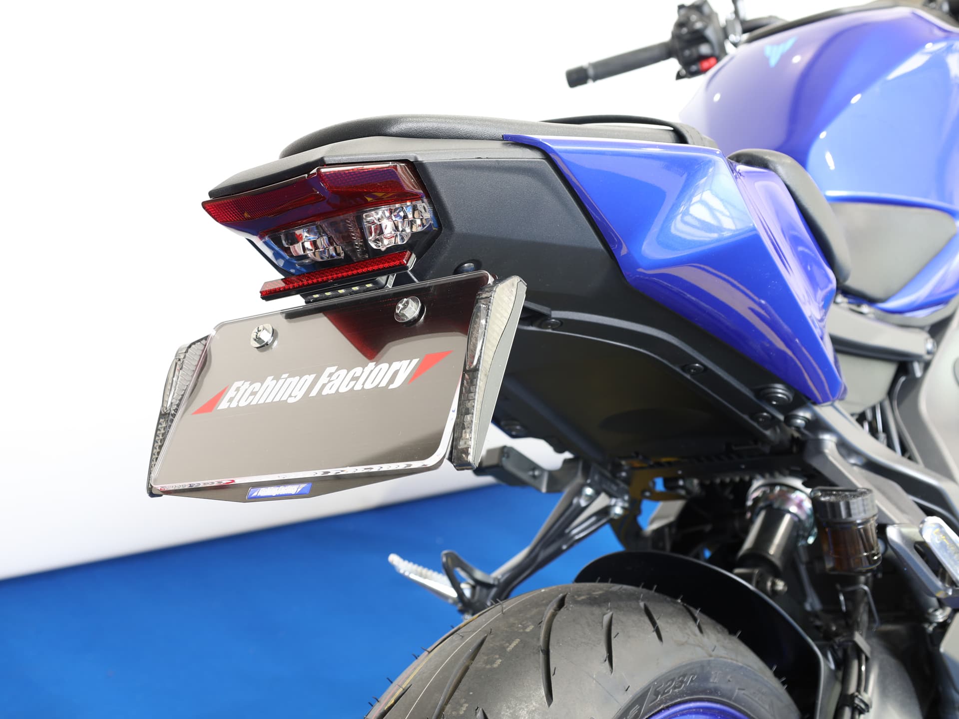 MT-09 記念品 せんちゃん＆わっす × ヤマハ新型「MT-09」【オートバイ女子部の